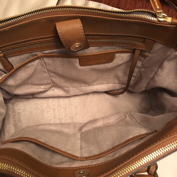 Authentic Michael Kors “Sutton” Satchel - Picture 3 of 8